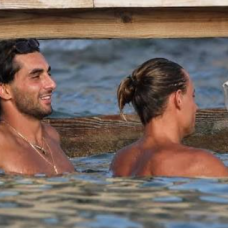 En plenas vacaciones ibicencas con Marcos Llorente, a Ferran Torres le ha salido una novia italiana.
