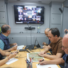 Reunión del Puesto de Mando Avanzado del incendio forestal de Tírig