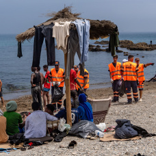 Inmigrantes en la playa de Ceuta
