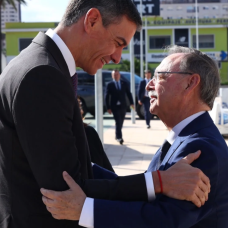 El presidente del Gobierno, Pedro Sánchez, y el presidente de la Ciudad Autónoma de Ceuta, Juan Jesús Vivas, el pasado mes de noviembre. Foto de archivo: Pool Moncloa/Fernando Calvo