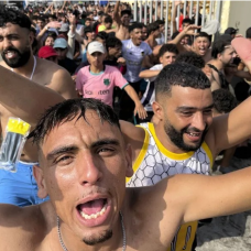 Vista de la entrada ilegal a nado en Ceuta de migrantes marroquíes y argelinos.