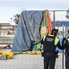 ARCHIVO | Agentes de la policía local, en la feria de Mislata, a 5 de enero de 2022, en Mislata, Valencia (España).