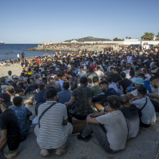 Imagen de la playa de El Trampolín de Ceuta donde se asientan miles de inmigrantes