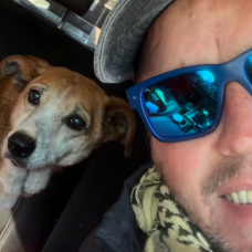 Eduardo 'El Polaco' junto a un perro.