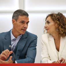 El secretario general del PSOE, Pedro Sánchez, este lunes con la vicesecretaria general del PSOE y secretaria general del PSOE-A, María Jesús Montero.