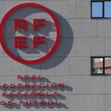 Fachada de la sede de la Federación Española de Fútbol en Las Rozas