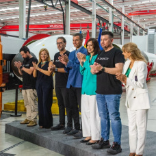 Foto de familia de la visita del presidente del Gobierno, Pedro Sánchez, a las instalaciones de PLD Space este jueves en Elche
VÍCTOR FERNÁNDEZ - EUROPA PRESS
10/9/2026