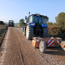 Sólo un tractor para trabajar la tierra vale unos 100.000 euros. 
REMITIDA / HANDOUT por AYUNTAMIENTO DE FRAGA
27/2/2026