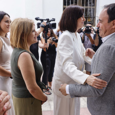El presidente Pérez Llorca con la ministra Diana Morant y la delegada del Gobierno, Pilar