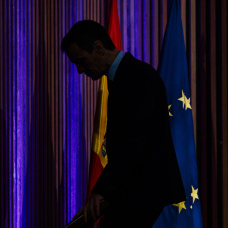 La silueta en las sombras del presidente del Gobierno, Pedro Sánchez
