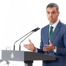 El presidente del Gobierno, Pedro Sánchez, interviene durante la presentación del acto ‘IA360: plan para un despliegue responsable de la IA’, en La Moncloa, a 21 de septiembre de 2026, en Madrid (España). El plan está orientado a potenciar la innovación empresarial a través del desarrollo experimental y la aplicación de la inteligencia artificial en el tejido industrial y en sectores estratégicos o de especial relevancia.

Eduardo Parra / Europa Press
21/9/2026
