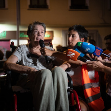 (Foto de ARCHIVO)
Maricarmen atiende a los medios de comunicación durante una concentración bajo el lema ‘Maricarmen se queda’, a 22 de septiembre de 2026, en Madrid (España). El desahucio de Maricarmen, la vecina de 87 años del barrio de Retiro en Madrid, se encuentra en suspenso temporal mientras se movilizan el Sindicato de Inquilinas e Inquilinos y los vecinos para evitar su desalojo por parte de la empresa propietaria.

Fernando Sánchez / Europa Press
22 SEPTIEMBRE 2026;DESAHUCIO;MARICARMEN;INQUILINA;VECINOS;SOLIDARIDAD;
22/9/2026