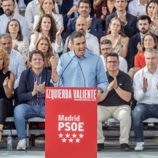 El secretario general del PSOE y presidente del Gobierno, Pedro Sánchez (c), durante el acto de presentación de candidaturas del PSOE de Madrid para las elecciones municipales y autonómicas de 2027, en el Polideportivo Municipal Juan de la Cierva, a 27 de septiembre de 2026, en Getafe, Madrid (España). El acto marca el inicio de la carrera electoral en la Comunidad de Madrid para el PSOE. Una carrera cuya meta está en las elecciones municipales y autonómicas de 2027 y que comienza con la presentación de los candidatos y candidatas que encabezarán sus listas en los municipios madrileños.

Ricardo Rubio / Europa Press
27/9/2026