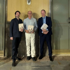 El premiado y los finalistas del premio entregado en Orihuela.
