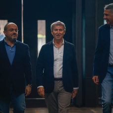 Alberto Núñez Feijóo, con Alejandro Fernández y Xavier García Albiol