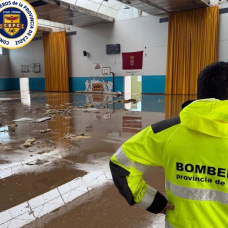 Daños en el pabellón de deportes de Arcos tras fuerte lluvia.