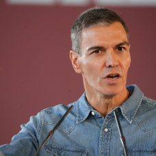 Ponferrada, León. Mítin de Pedro Sánchez en la Térmica Cultural, junto a los Ministros Óscar Puente y Ana Redondo