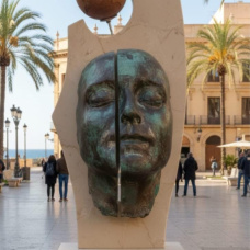 Escultura del Colegio de Veterinarios de Alicante