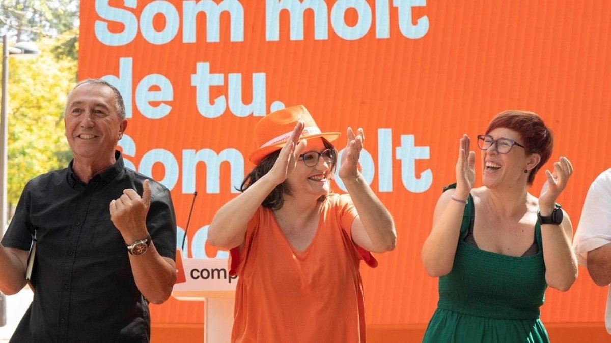 La exvicepresidenta de la Generalitat Valenciana, Mónica Oltra; la portavoz de Compromís en el Congreso, Àgueda Micó