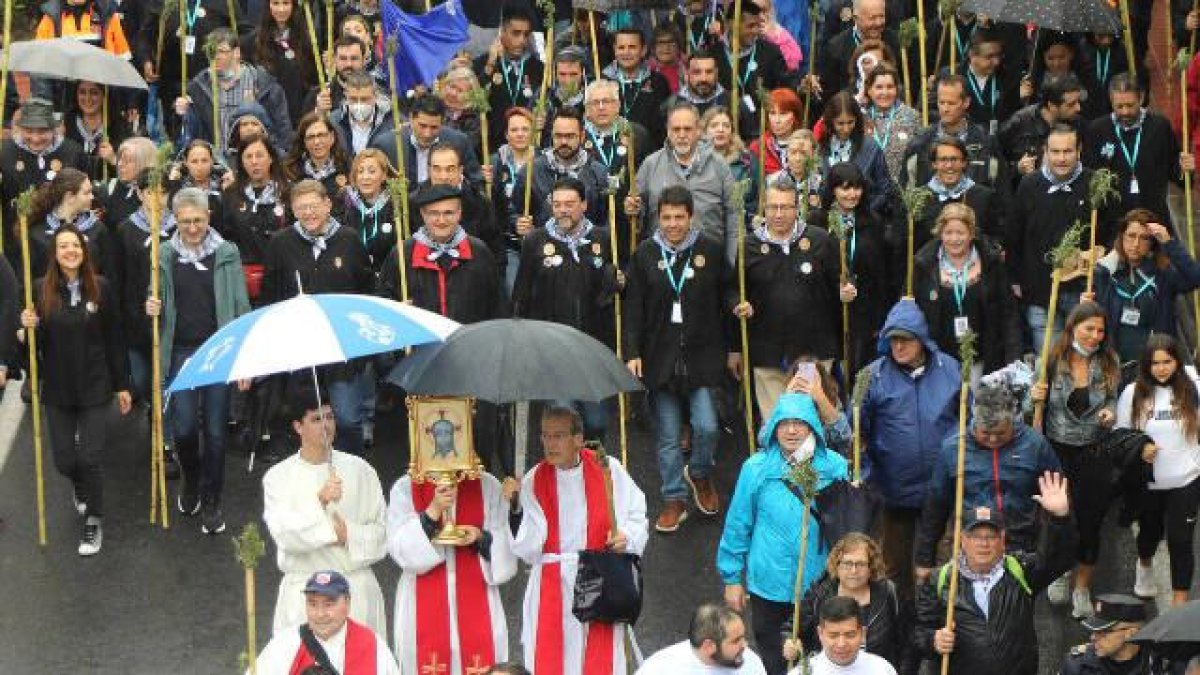 Comitiva que ha encabezado la Romería de la Santa Faz