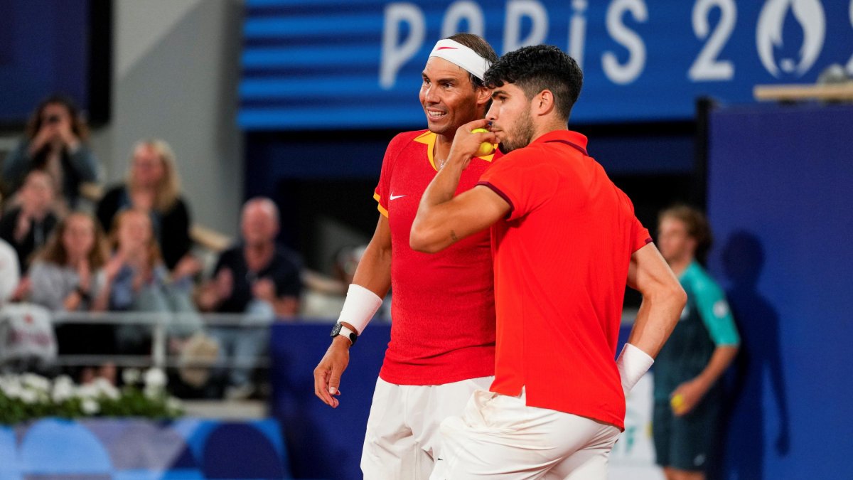 Rafael Nadal y Carlos Alcaraz pasan a segunda ronda