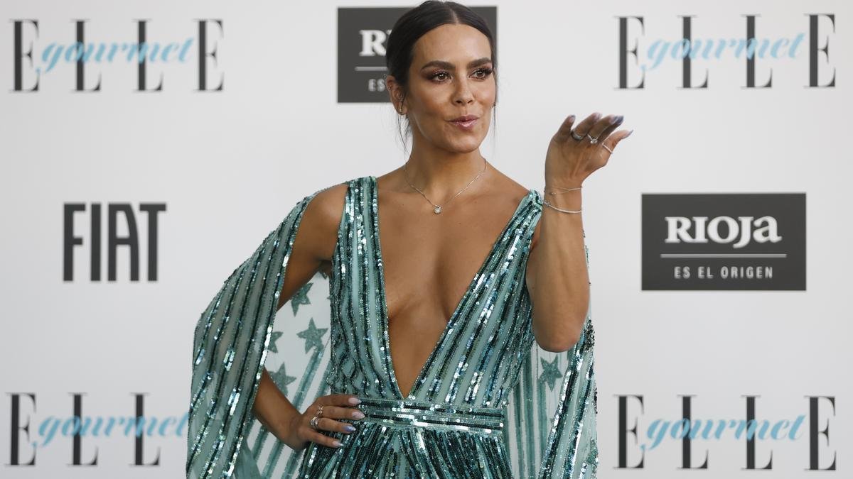 Cristina Pedroche guarda con celo los detalles del vestido de Nochevieja