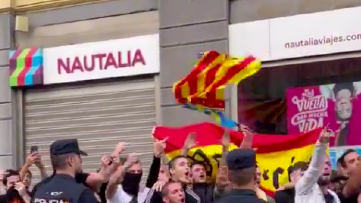 Grupo de extrema derecha insultado a miembros de Compromís