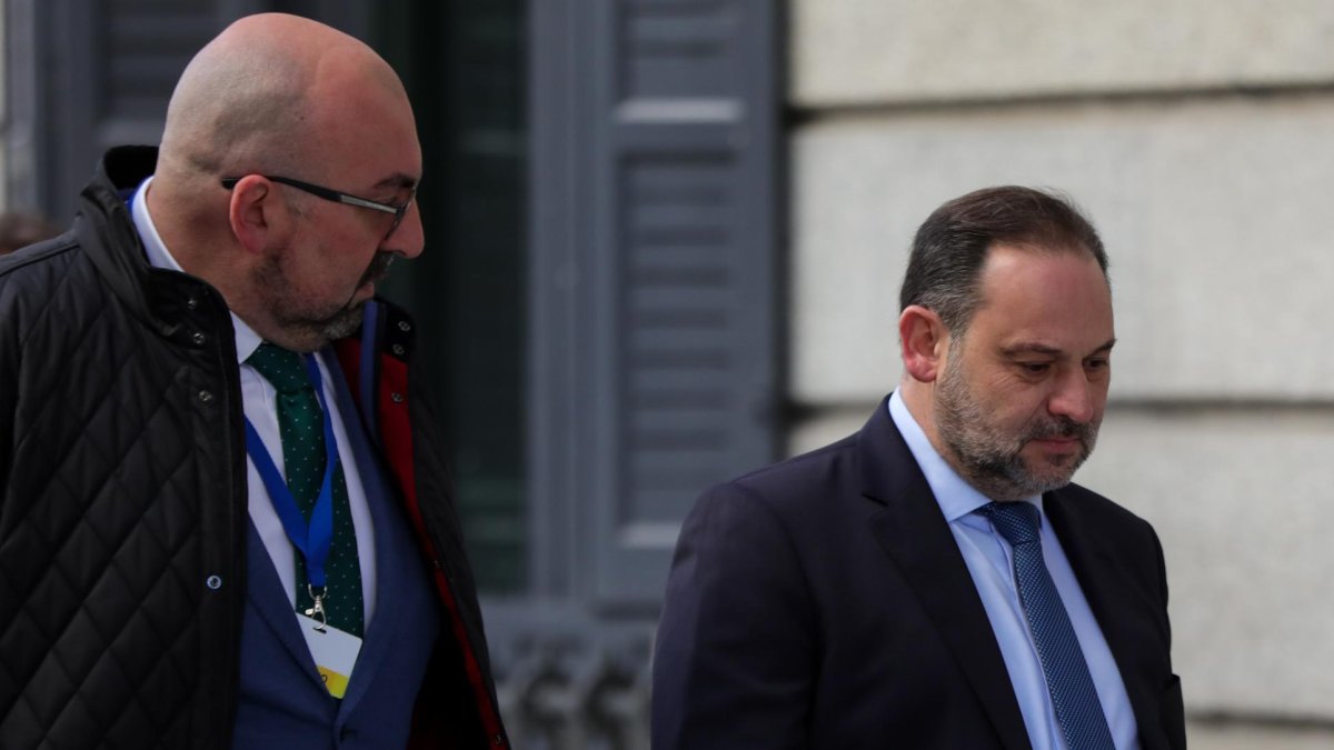 José Luis Ábalos y Koldo García Izaguirre llegando al Congreso el 7 de enero de 2020.