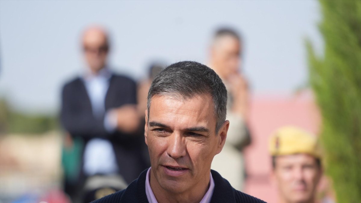 El presidente del Gobierno, Pedro Sánchez, interviene tras una reunión en el Centro de Coordinación Operativo Integrado (CECOPI).