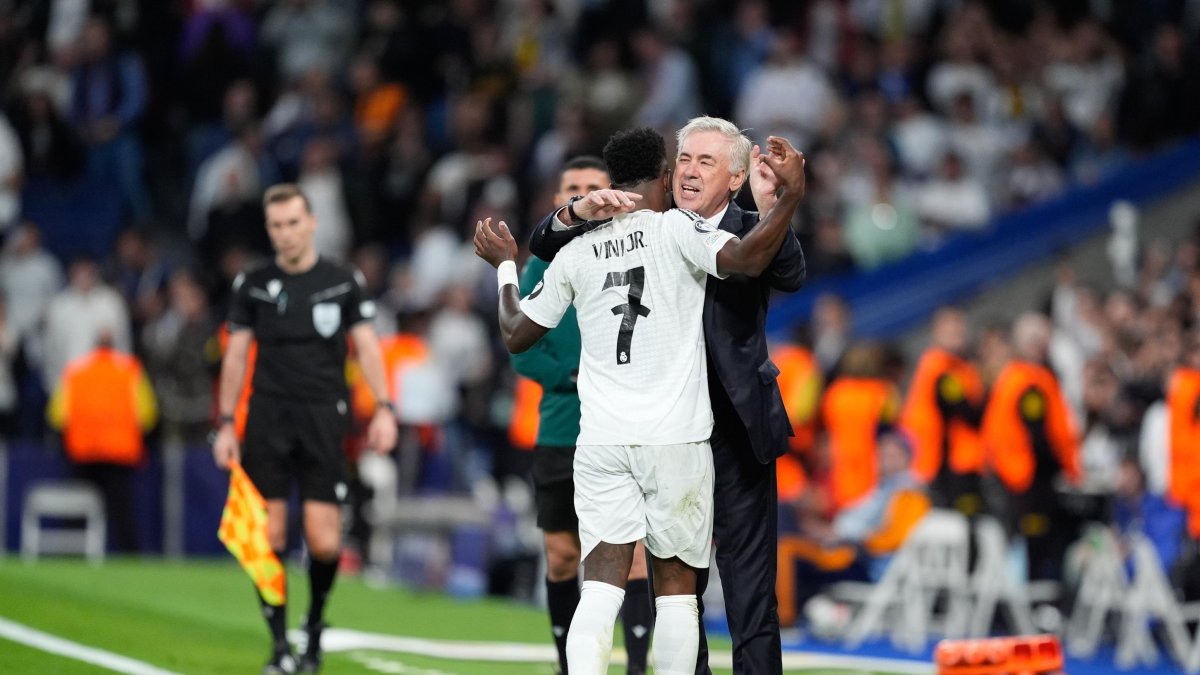 Vinicius Junior junto a Carlo Ancelotti