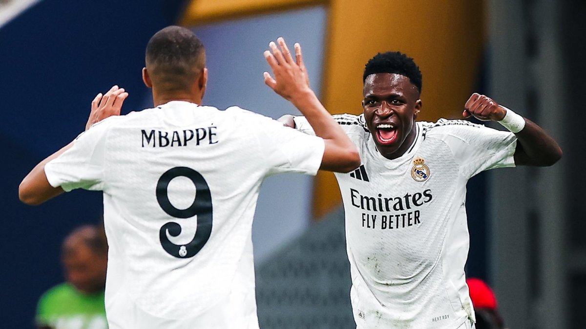 Mbappé y Vini Jr celebran el 1-0 ante Pachuca