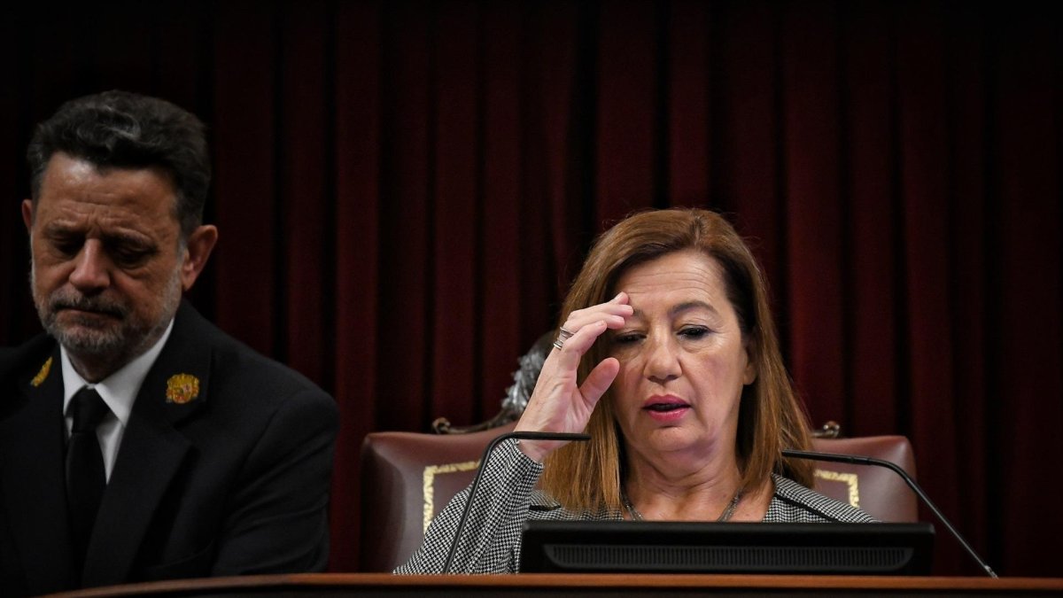 La presidenta del Congreso, Francina Armengol, interviene durante una sesión plenaria en el Congreso de los Diputados.