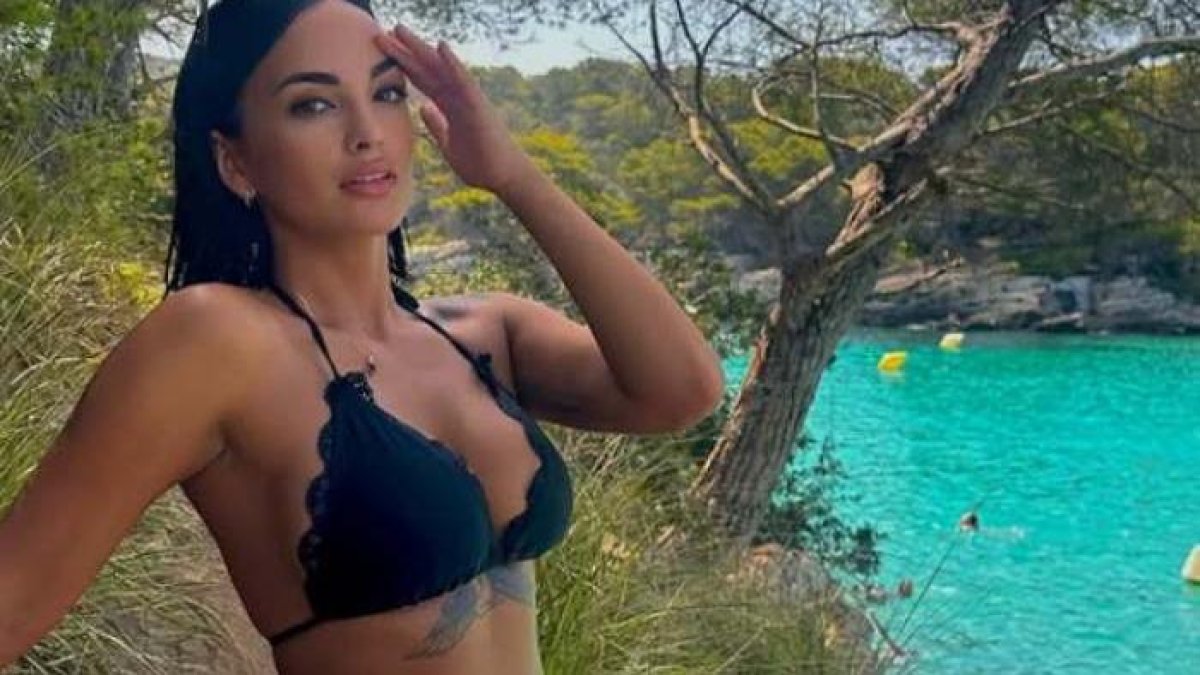 La actriz de cine para adultos Claudia Bavel, criticada por su última operación