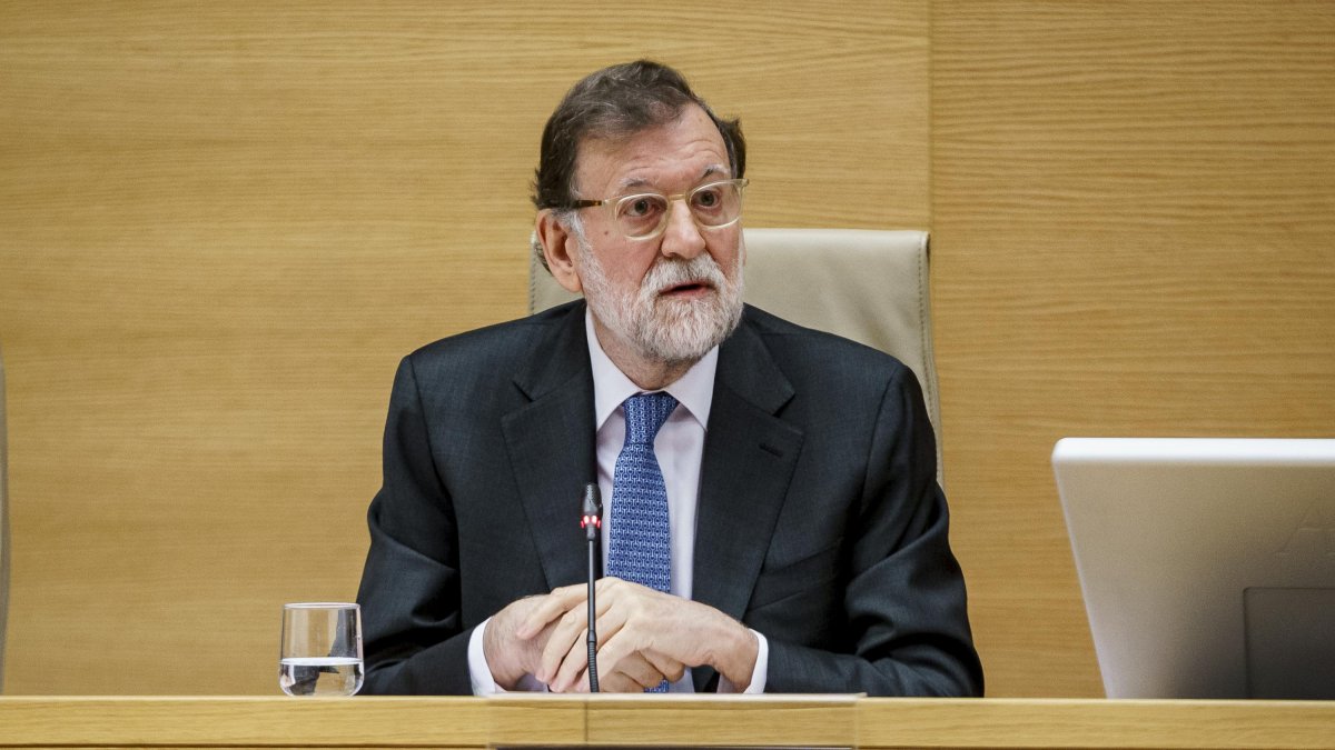 
                Mariano Rajoy se suma a la saga 'Torrente': los políticos que dieron antes el salto al cine
             