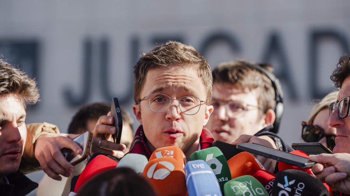 Archivo - Imagen de archivo del exportavoz de Sumar en el Congreso Iñigo Errejón a su salida de los juzgados de Plaza de Castilla, a 16 de enero de 2025.