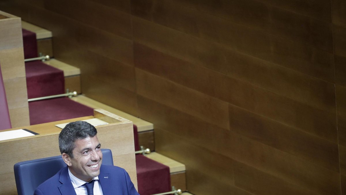 El president de la Generalitat, Carlos Mazón, durante el debate presupuestario en Les Corts