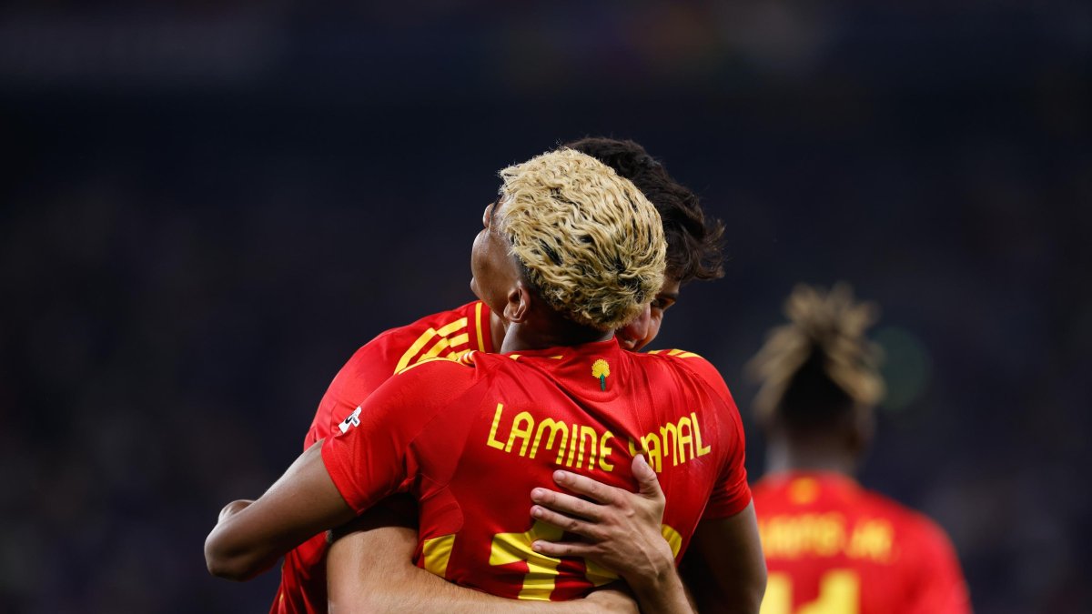 Lamine Yamal celebra uno de sus dos goles ante Francia