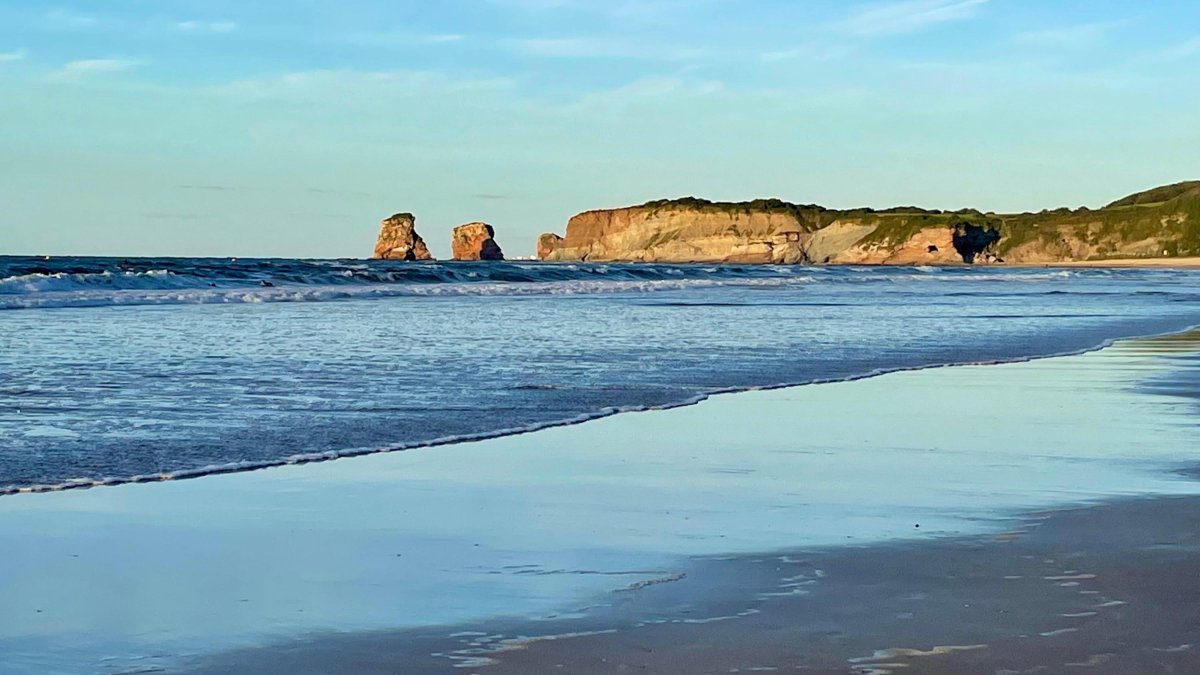 Playa de Hendaya con sus míticas rocas gemelas de fondo @Victoria Peñalver