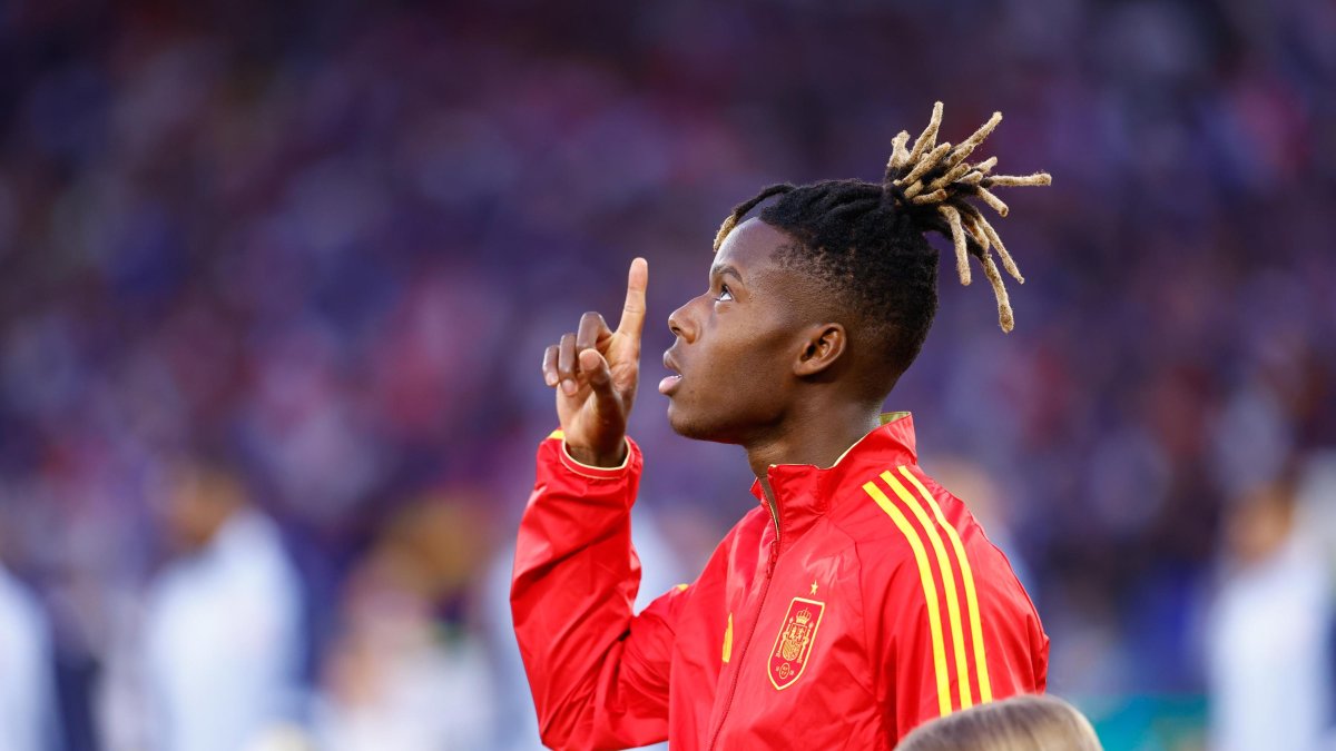Nico Williams, en un partido con la Selección.