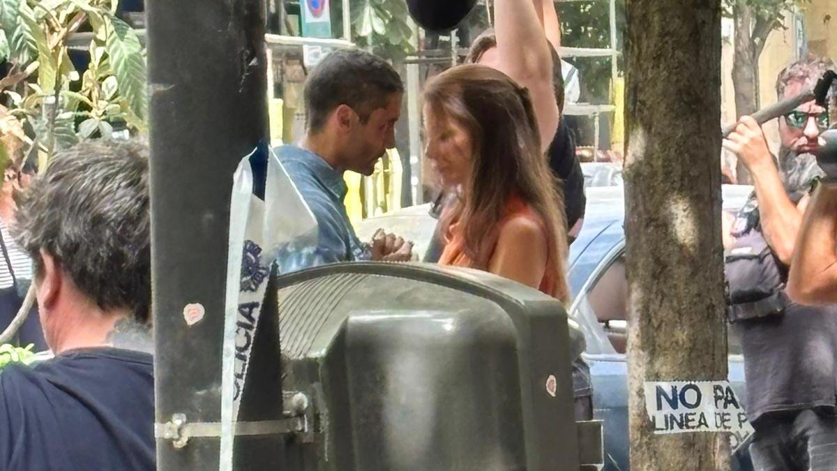 Imágenes exclusivas de Álex García en el centro de Madrid pocas horas después de despedir a Verónica Echegui
