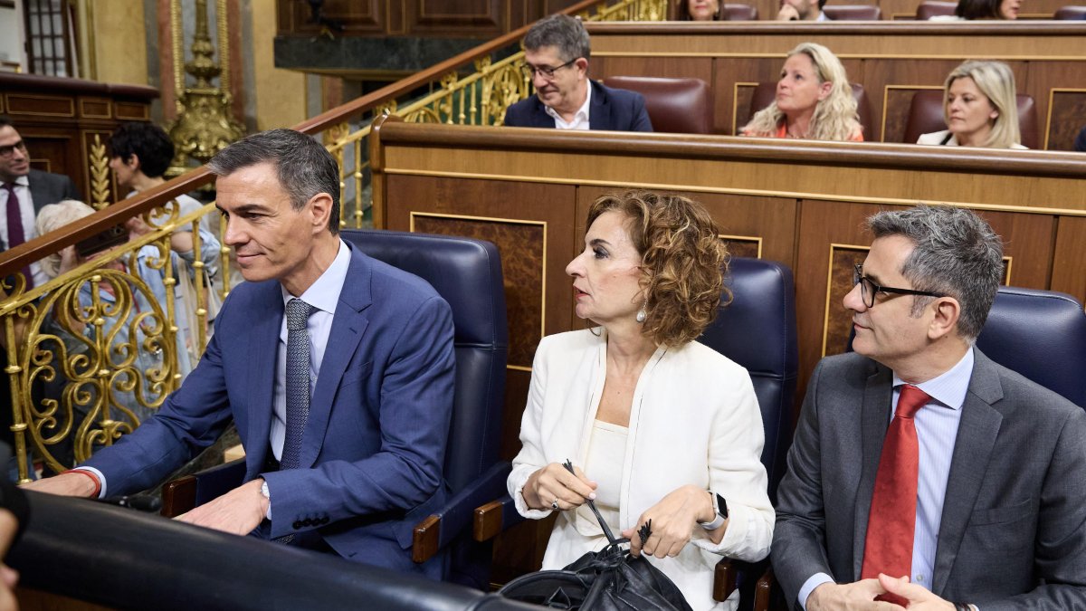Suenan tambores de adelanto electoral: el PSOE se prepara para las urnas