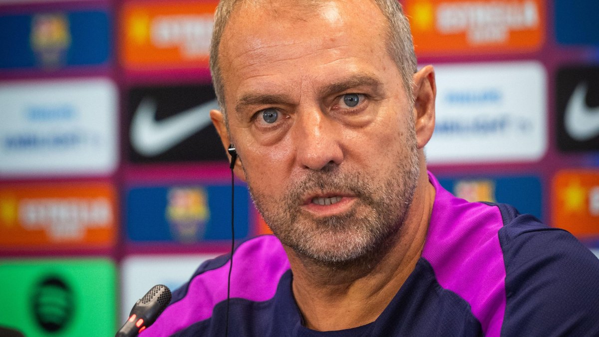 Flick explota en rueda de prensa