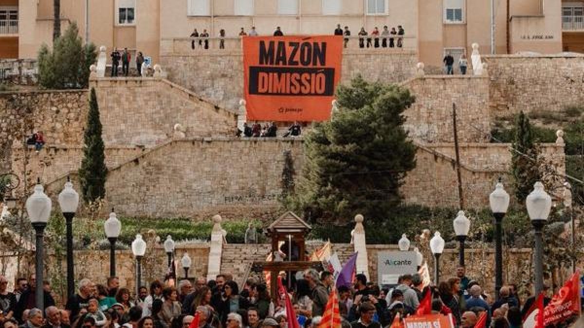 Protesta de las juventudes de Compromís contra Mazón en Alicante