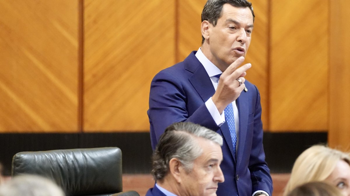 Juanma Moreno, imparable ante la oposición, con el otro anuncio de rebaja fiscal para el alquiler