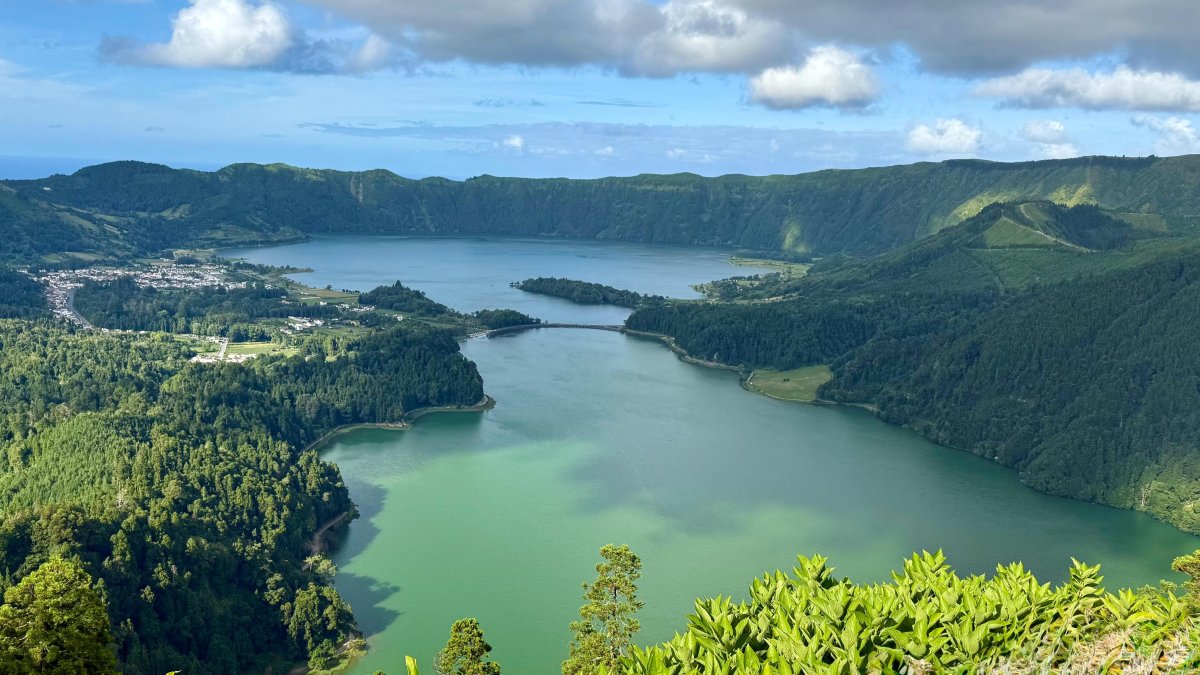 Desde Ponta Delgada, São Miguel condensa el alma de las Azores