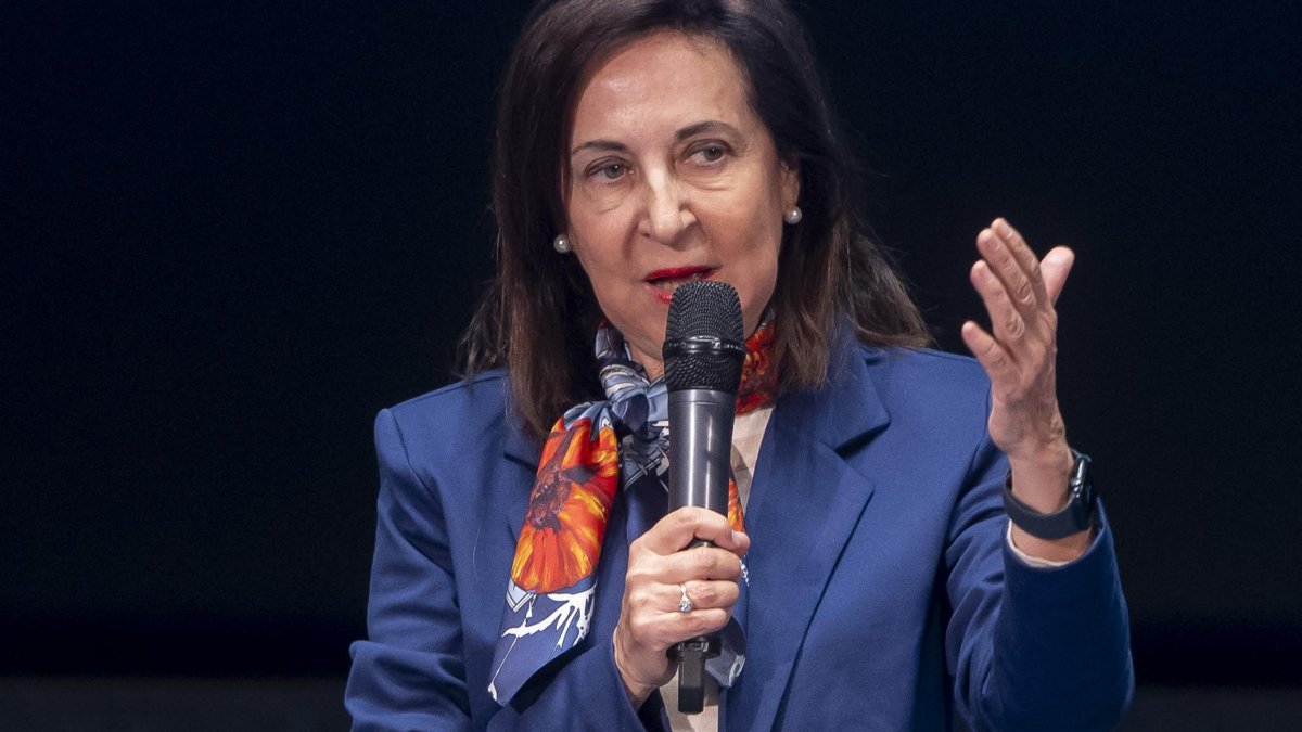 Robles la lía: cuestiona la capacidad de otros países para llegar al 5% en defensa