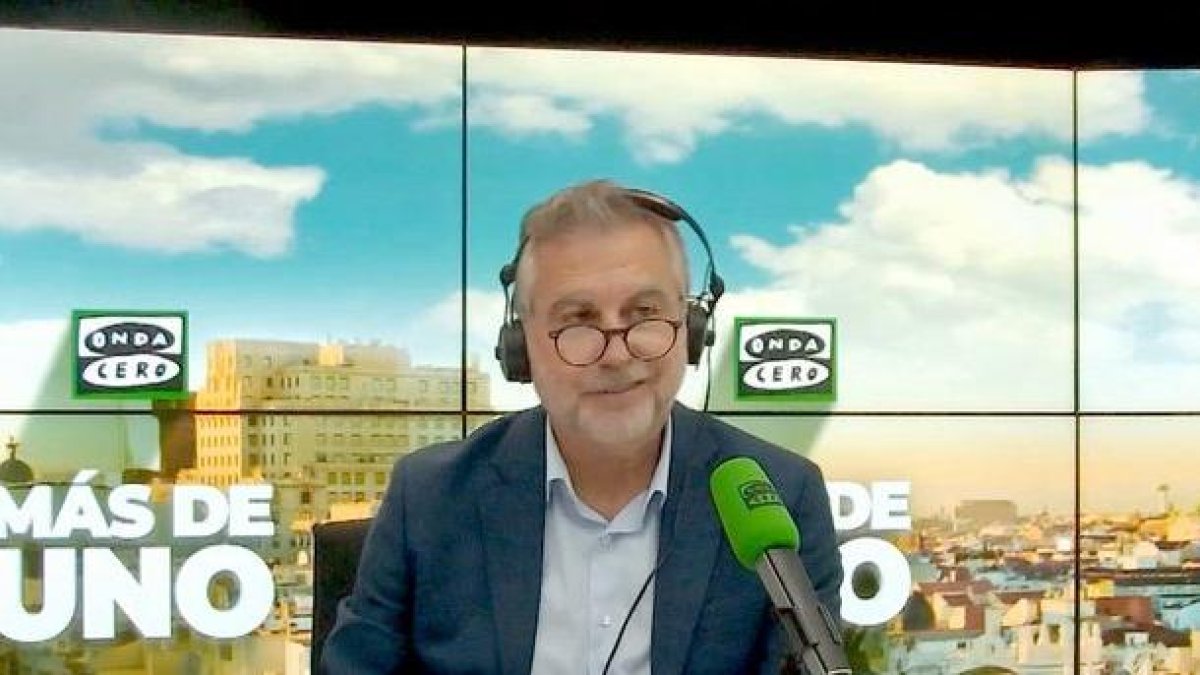 Desde El País hasta Alsina atizan a Tezanos por el barómetro descarado del CIS