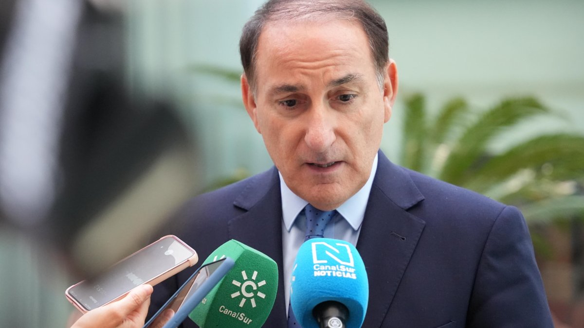 La subida de las cuotas de autónomos provoca el enfado de la CEA: "Otro golpe más" del Gobierno
