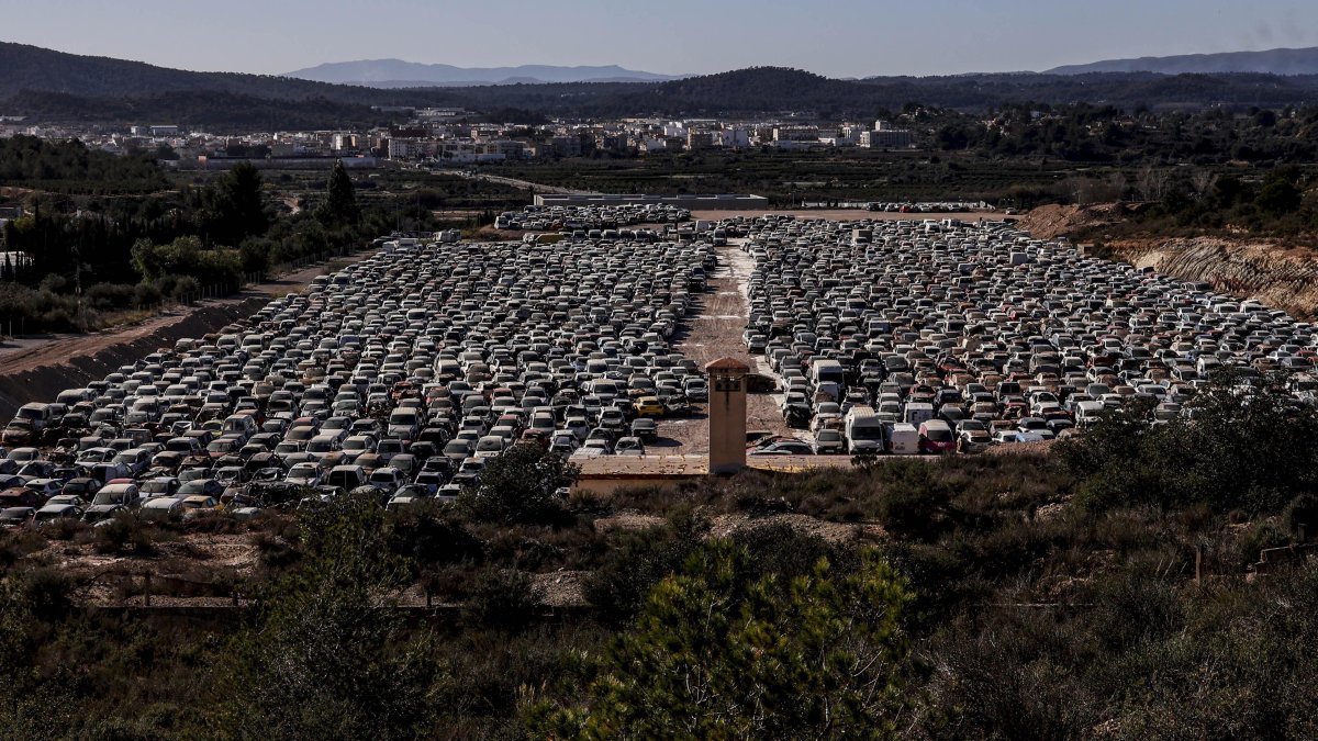 Vista aérea de un desguace de vehículos, a 13 de enero de 2025, en Benaguasil, Valencia