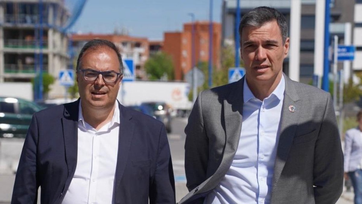 Pedro Sánchez junto al ex alcalde de Leganés, el socialista Santiago Llorente